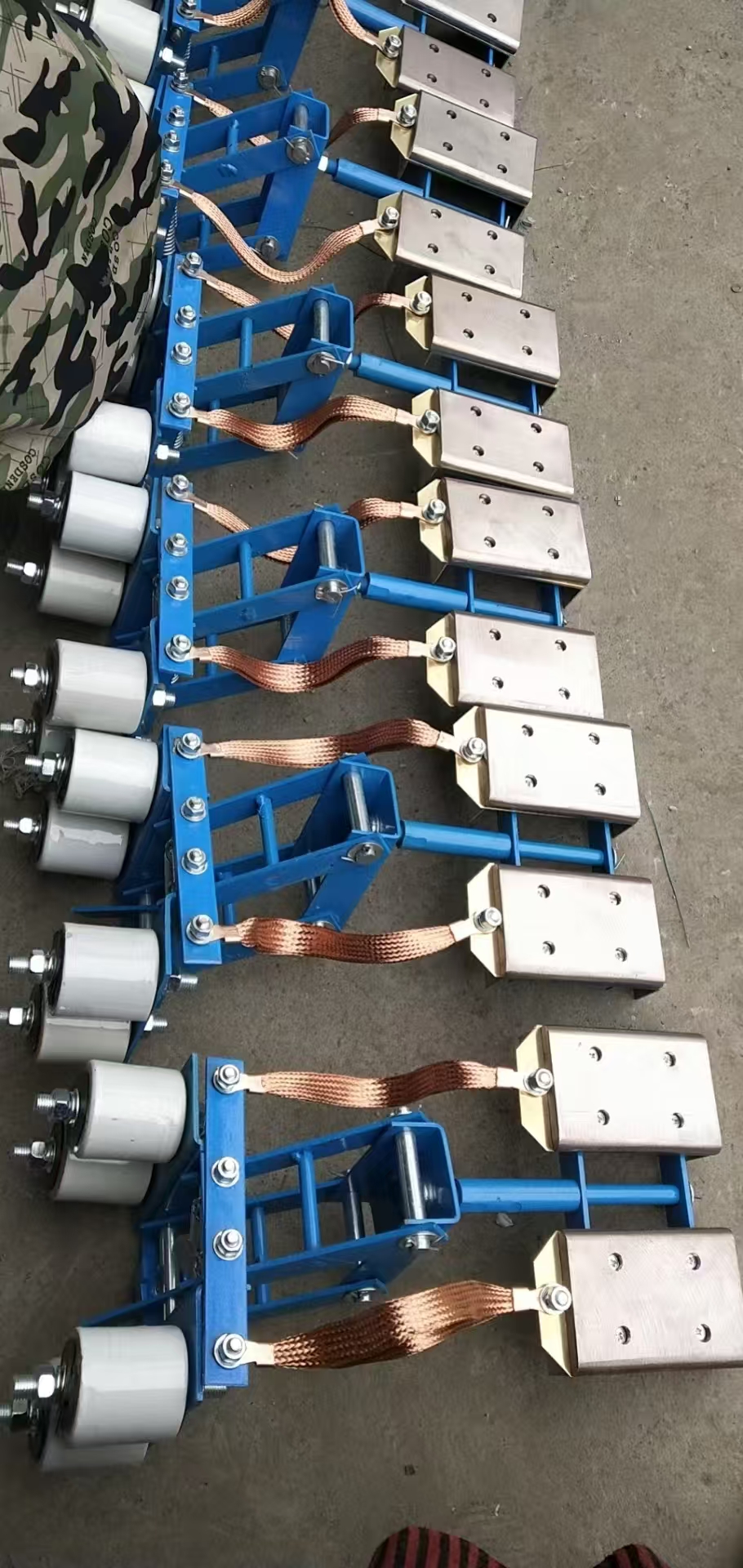 四級集電器