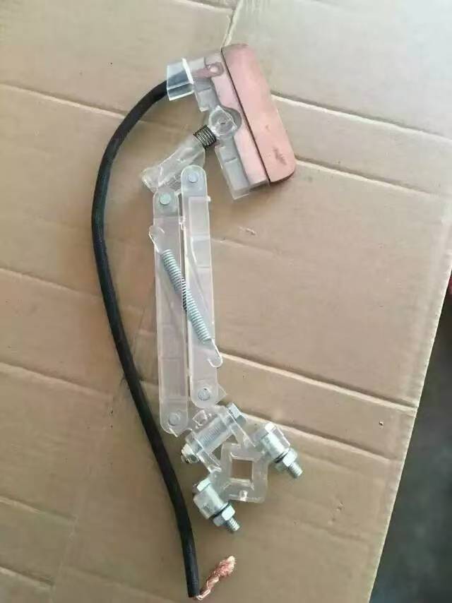 四級集電器